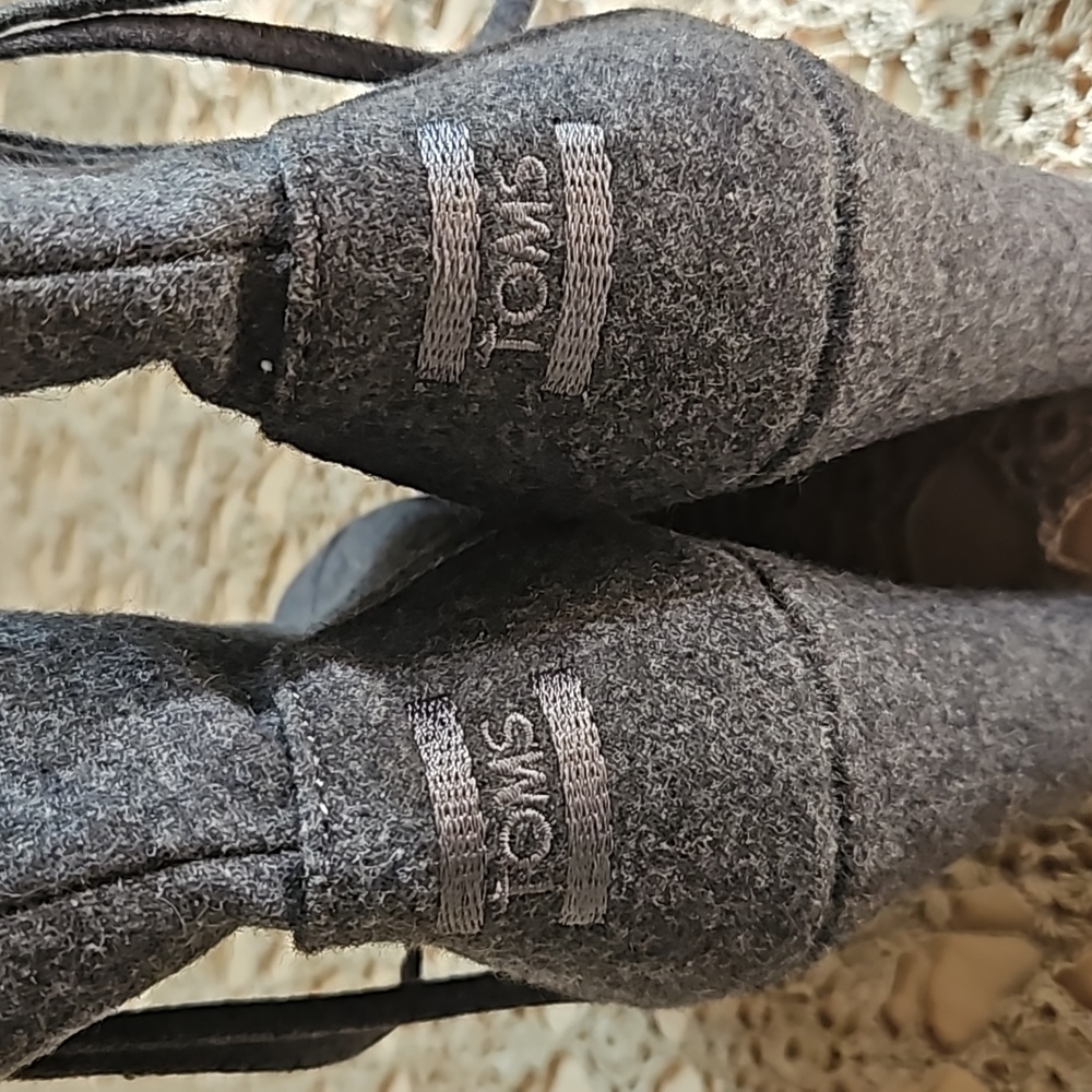 Toms Gray Felt Textile Wool Wedge Booties - Picture 2 of 7